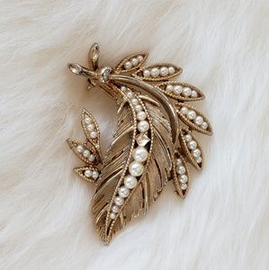 Vintage Lisner Costume Goldtone and Pearl …